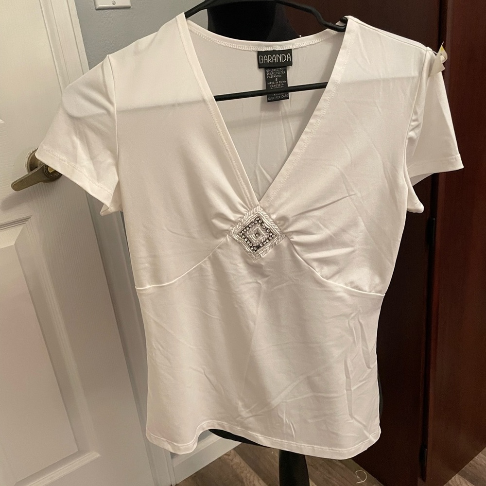 Elegant Women's White V-Neck Tee Size S